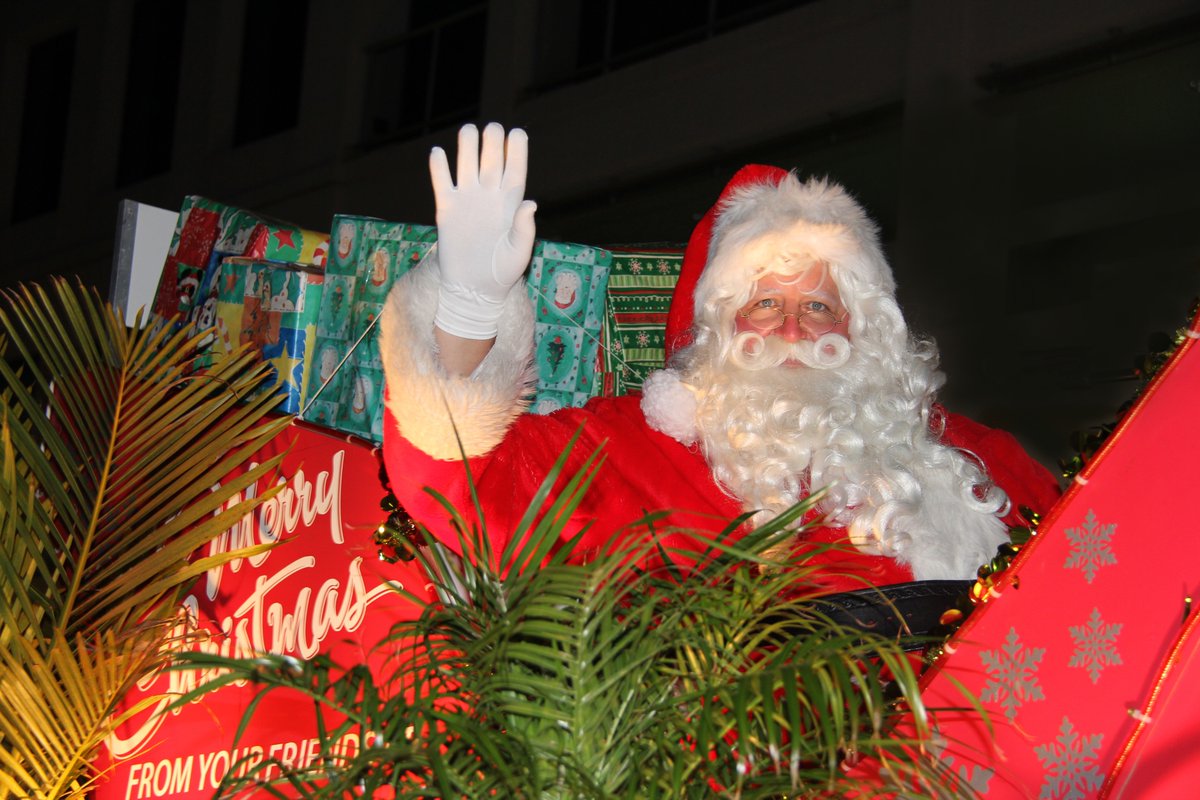 MarketPlaceLtd's tweet photo. Get ready as Santa Claus is gearing up to spread cheer through the streets of Hamilton during the MarketPlace Christmas Parade! Don't miss out on the excitement—join us this Sunday, December 3, at 5pm! 🎅🎄✨ https://t.co/9qEnmpo2Y4