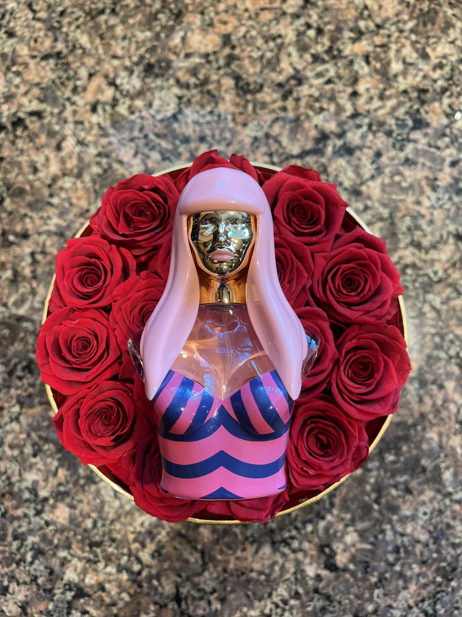 devin_walston's tweet image. Ohh look what just came in babes 💖🙌🏽 @NICKIMINAJ #PinkFriday2Perfume #PinkFriday2