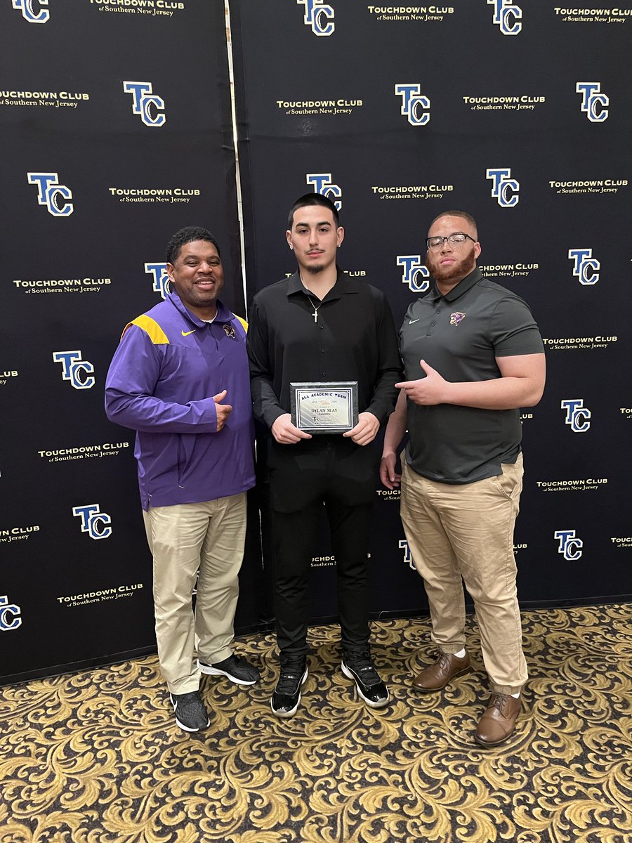 Congrats ⁦<a href="/DylanSeay_/">Dylan Seay</a>⁩ on receiving your TD Club of South Jersey’s Scholar-Athlete Award. Good luck at the University of Pennsylvania! 💜💛🏈👊🏾
#FAMILY
#TheHigh