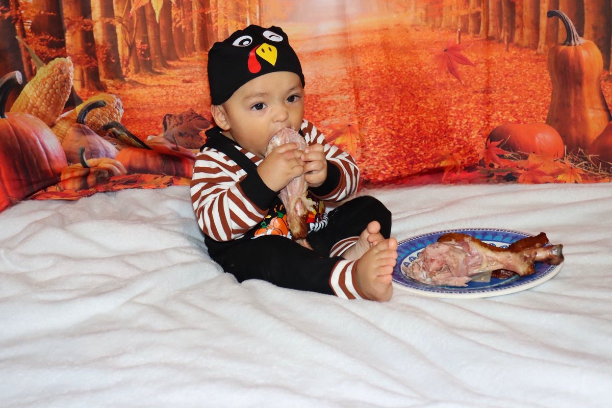 happy 10 months to my fat boy🩵🩵! time needs to slow down RN, I love u past forever Niko🩷🥹