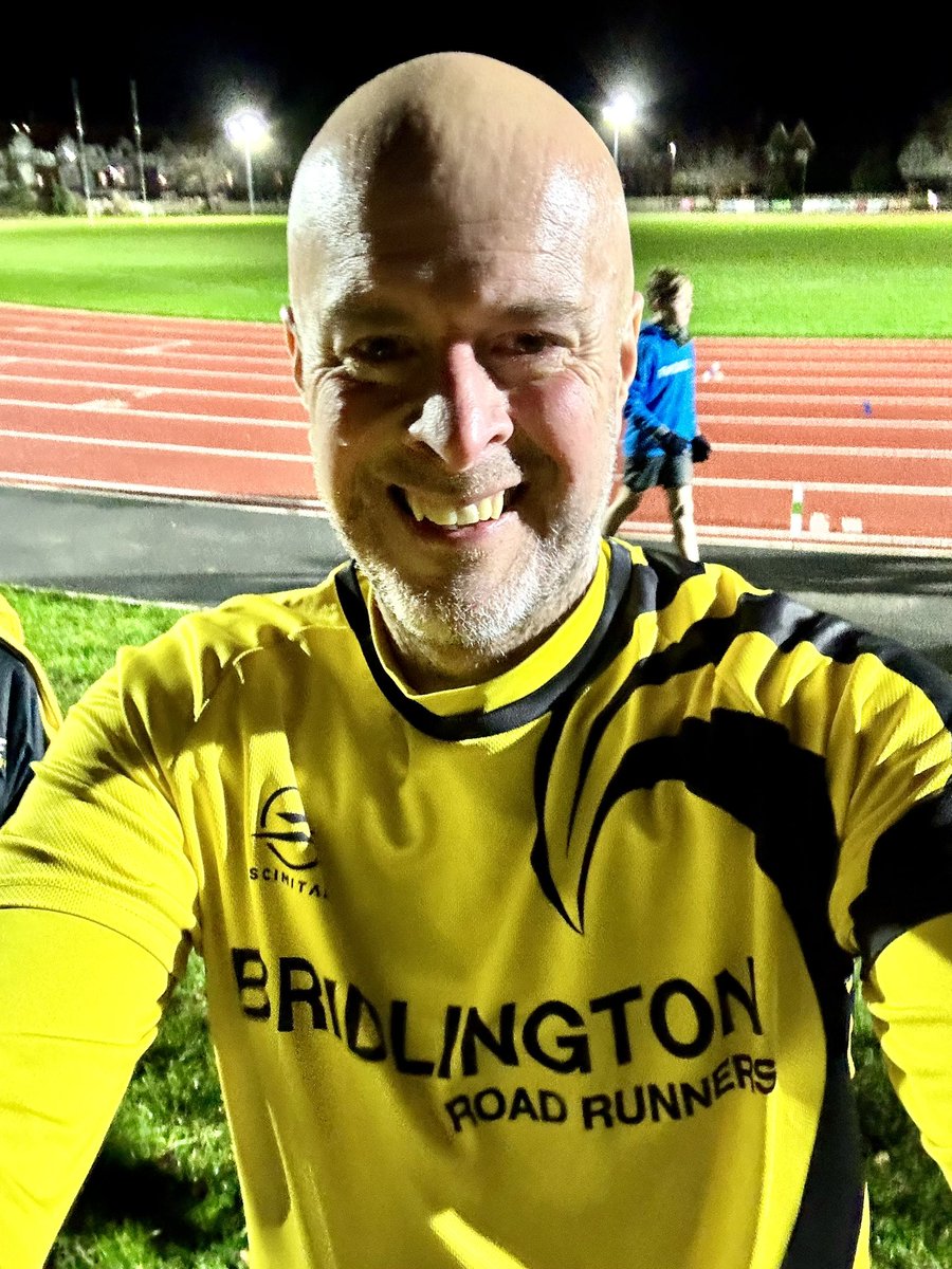 Progradar's tweet photo. My first ever session on the track at Bramcote with the BRR crew 😊 After a bit of track orienamd warm up we did In/Out 100’s, 3x200’s, 3x400’s and 4x400 relay, I loved it, bring on the next one 😊🏃‍♂️🏃‍♂️ @RunComPod @PaulTonkinson #tracksession https://t.co/yF2QuESOzB
