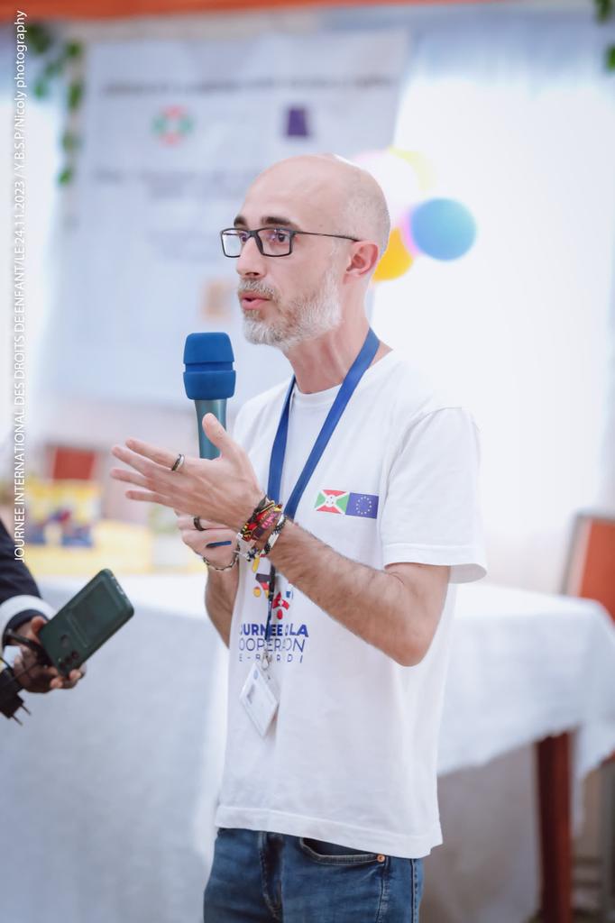 ybspburundi's tweet photo. Les représentants de l'@UEauBurundi  et ceux du ministère Solidarité  Nationale ,des Affaires sociales et des Droits de la Personne Humaine et du Genre  présents ont promis de toujours accompagner #YBSP dans sa mission  de promouvoir les droits des enfants.
@UNICEF 
@UNFPABurundi https://t.co/rlZNxLy3My