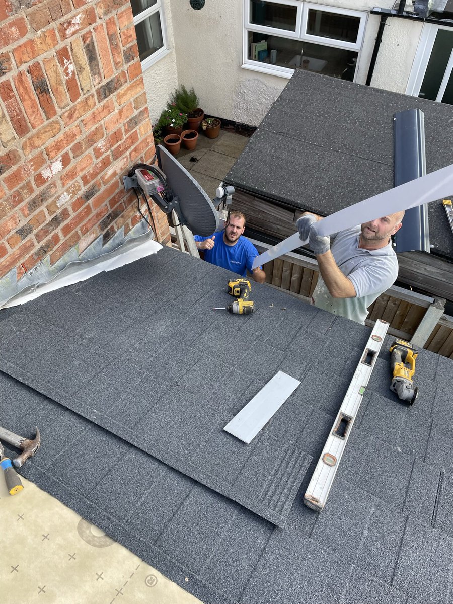 Smartglazeuk's tweet photo. What a transformation at Heanor ! Old glass roof off &amp; Replaced by a Warmer roof on the Existing Base ! 👍 https://t.co/Dv1Nmo1eoQ