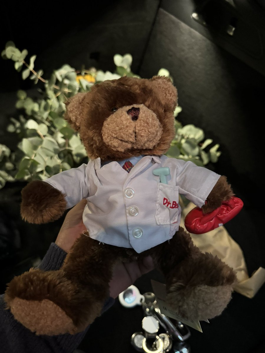 Me han regalado un oso médico… in love. 😍