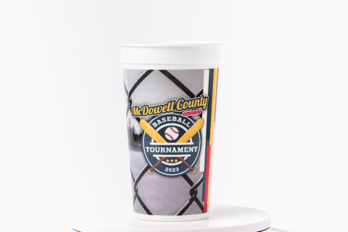 Stadium cups offer a great way to advertise your business everywhere! ⚡️ Perfect for corporate gifting or souvenirs, these durable cups are available in full-color, full-wrap printing! 🙌 Shop today: bit.ly/3sTo3Z4 #corporatebranding #businessmarketing #customcups
