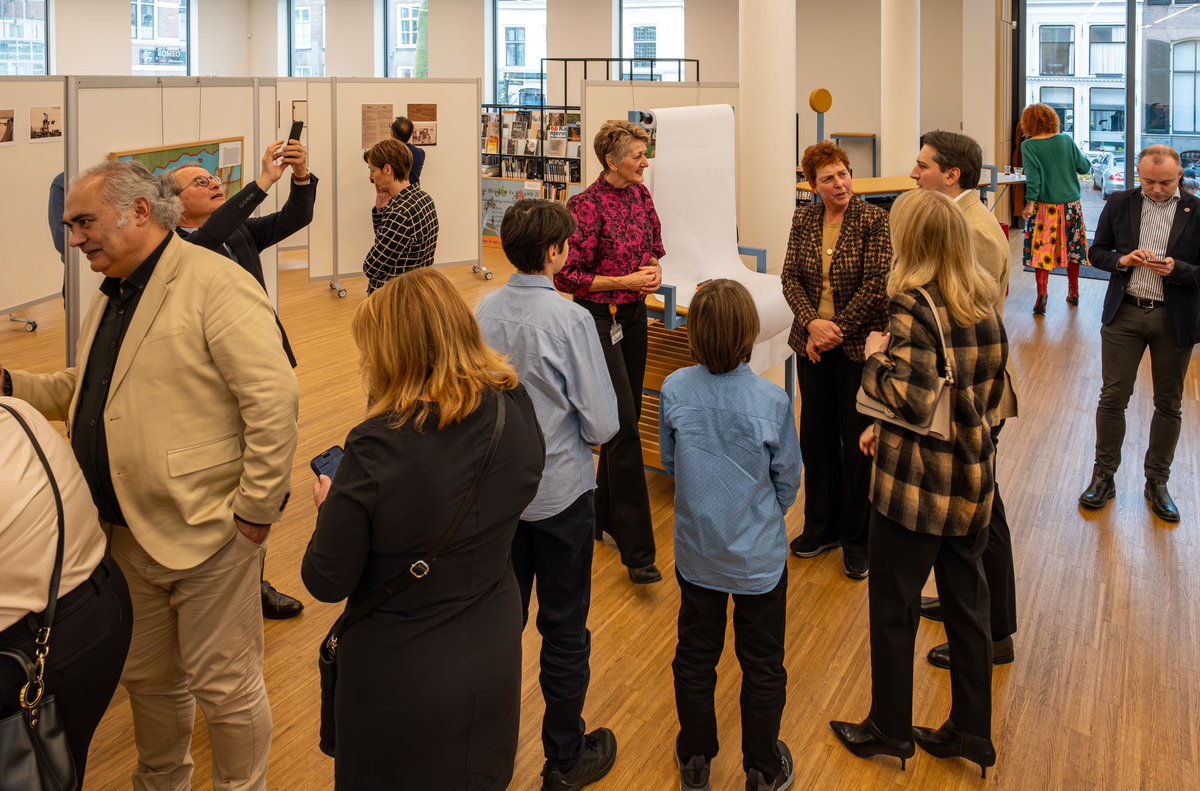 TC_DeventerBK's tweet image. 2 - Sergide Deventer Merkez Camii açılışı için 2003'te gençlerimizin yaptığı halı dokumaları da yeralıyor. Başta Deventer Hollanda Türk toplumuna, @DeventerGem Bşk Yrd.cıları @rsdegeest ve L. Wijnhoud @Bieb_Deventer Alice van Diepen ve emeği geçen herkese teşekkür ederiz! 🇹🇷🇳🇱❤️