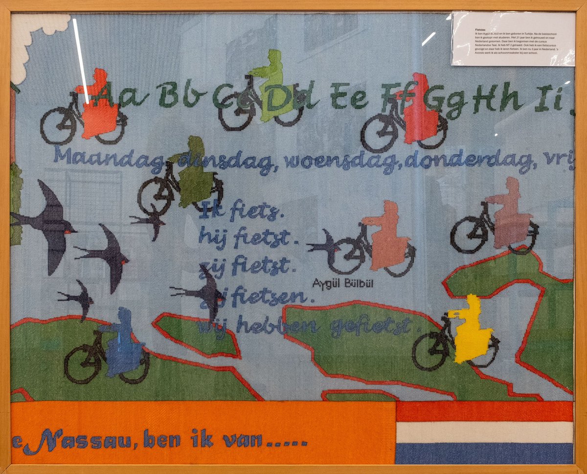 TC_DeventerBK's tweet image. 2 - Sergide Deventer Merkez Camii açılışı için 2003'te gençlerimizin yaptığı halı dokumaları da yeralıyor. Başta Deventer Hollanda Türk toplumuna, @DeventerGem Bşk Yrd.cıları @rsdegeest ve L. Wijnhoud @Bieb_Deventer Alice van Diepen ve emeği geçen herkese teşekkür ederiz! 🇹🇷🇳🇱❤️