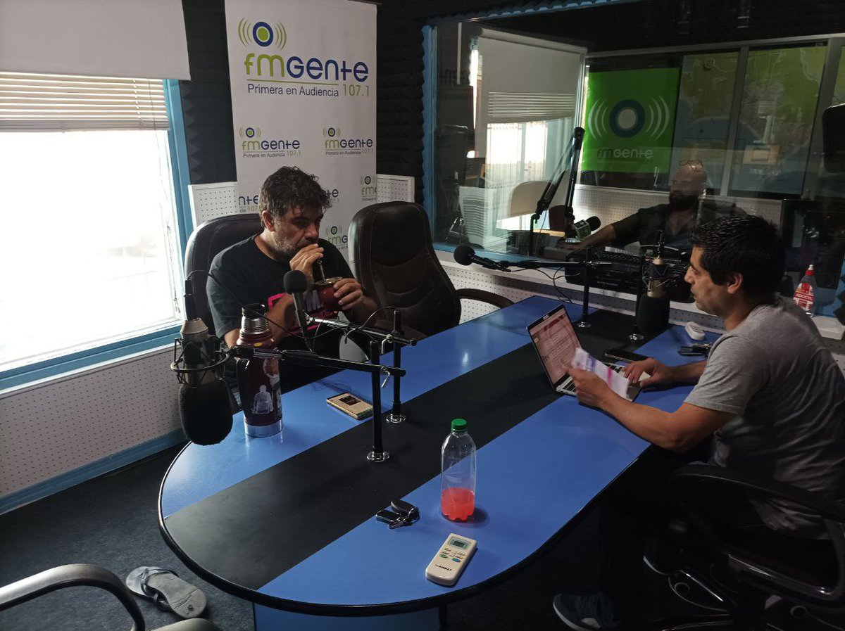 Hastaelma's tweet photo. 🔴🔴🔴AHORA EN VIVO!!! 
Óscar Andrade en FM Gente 🎙️ https://t.co/wx6XrQaorK