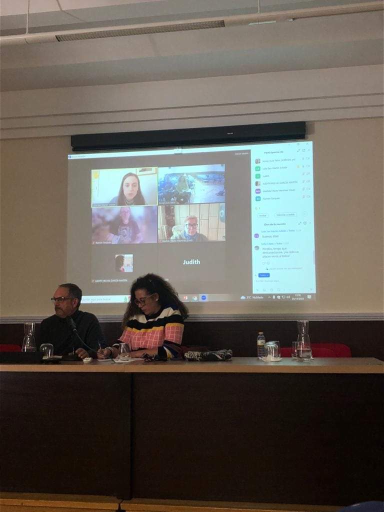 MYLA_SEdeM's tweet photo. Qué maravilla poder encontrarnos y poder intercambiar impresiones, investigaciones y buena energía 💫 eso, para la vuelta a casa desde la @musicologia Universidad de #Valladolid con ánimos recargados, para continuar labores de investigación 👌💯 https://t.co/gPLgnDgmxt