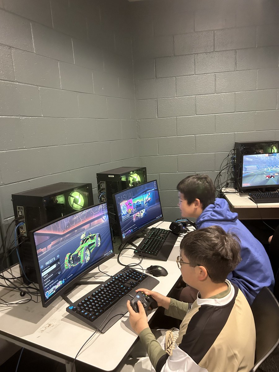 MadisonTrumbull's tweet image. Our middle school esports team is playing in the playoffs today against Zion Lutheran Middle School in Bethalto, IL and West Lincoln Middle School in Lincolnton, NC.  Let’s go Trumbull! @trumbullesports @TrumbullACEFoun