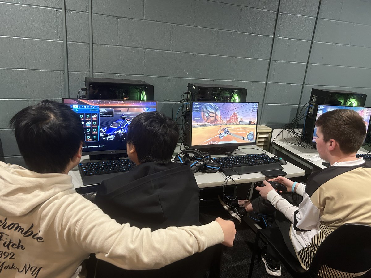 MadisonTrumbull's tweet image. Our middle school esports team is playing in the playoffs today against Zion Lutheran Middle School in Bethalto, IL and West Lincoln Middle School in Lincolnton, NC.  Let’s go Trumbull! @trumbullesports @TrumbullACEFoun