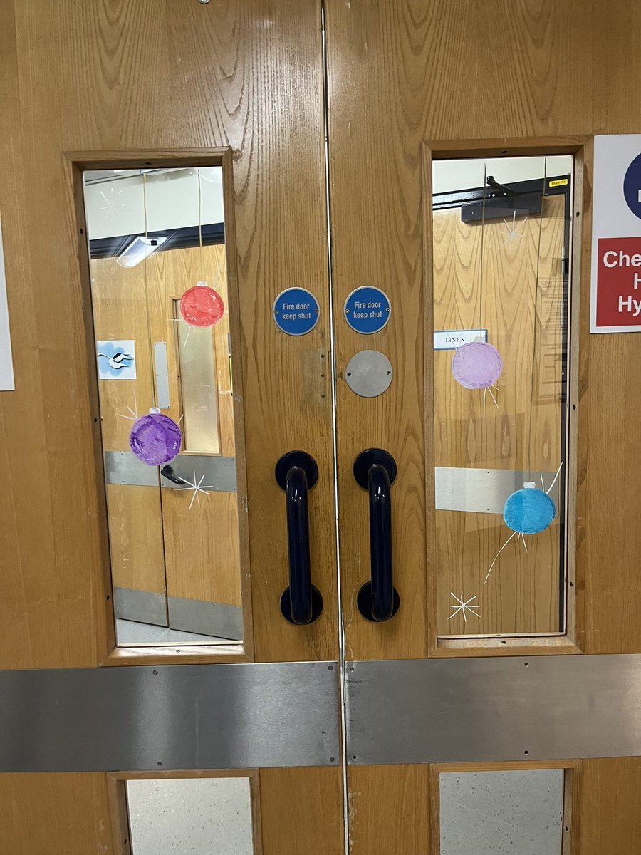 Spreading Christmas joy as well as some team building visuals, Stroke Flow Jade is unbelievablely talented and created some wonderful Christmas art for HASU staff, patients and visitors to enjoy.