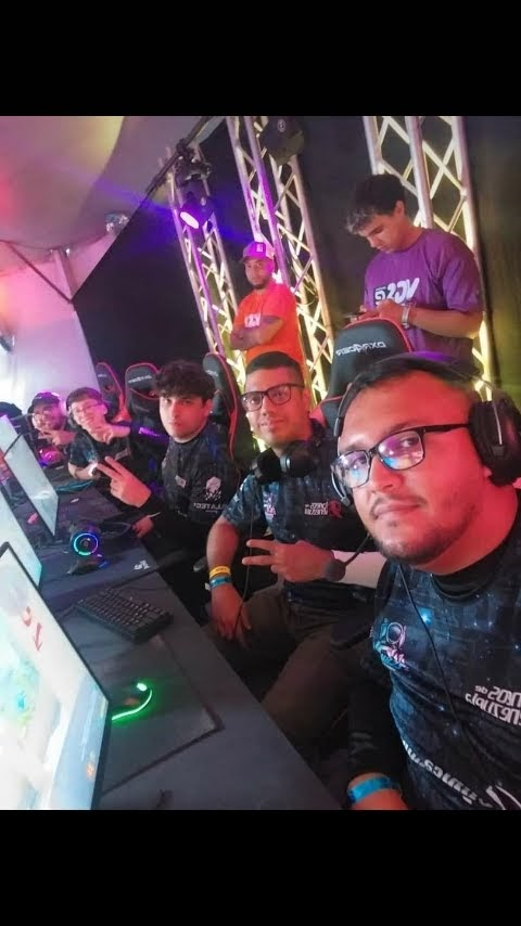 AliveASP's tweet photo. Un poco de lo que fue nuestro viaje a la VGS 2023 noviembre representando a gravedad zero, De Punto Fijo, Falcon. https://t.co/gLX8AX27cs