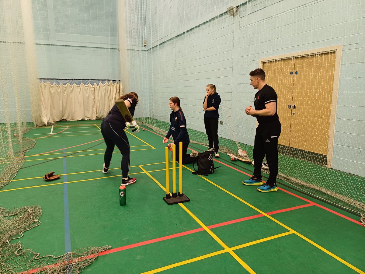 LittleStokeCC's tweet photo. Women's &amp; Girls training last night was focusing on hitting straight when batting 🏏
We also celebrated our @StaffsCricket Women's &amp; Girls Club of the Year award 🏆 
We were fortunate to have @23rat coach us and share some insights from his time with @TheBlazeCricket 🏏

#lscc https://t.co/pe2Cu6hYko