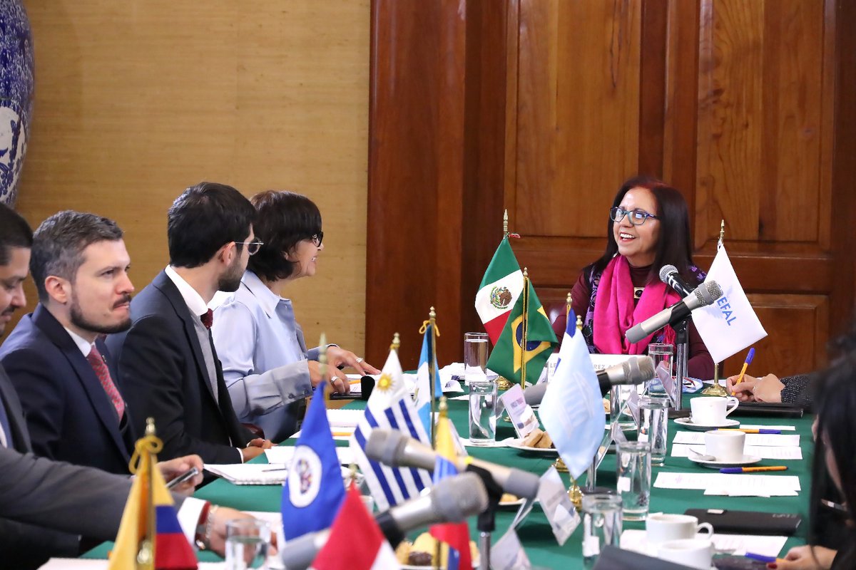 Letamaya's tweet photo. En la Sesión Extraordinaria del Consejo de Administración del Centro del Cooperación Regional para la Educación de Adultos en América Latina y el Caribe, que presidí este martes, representantes de países de la región ratificaron la designación que realicé de Jaime del Río Salcedo como nuevo director general de ese organismo internacional, nombramiento que derivará en mejores estrategias y mayor comunicación, de acuerdo con el cambio en la política educativa que se vive en México. En la reunión efectuada en la sede de la @SEP_mx a la que también asistieron representantes de la @OEA_oficial, @UNESCOMexico y de la @SRE_mx, se aceptó mi propuesta de que en cada nación se difunda lo que hace el @CREFAL_Oficial, los países miembros, entre ellos México, para cambiar el paradigma de la enseñanza.