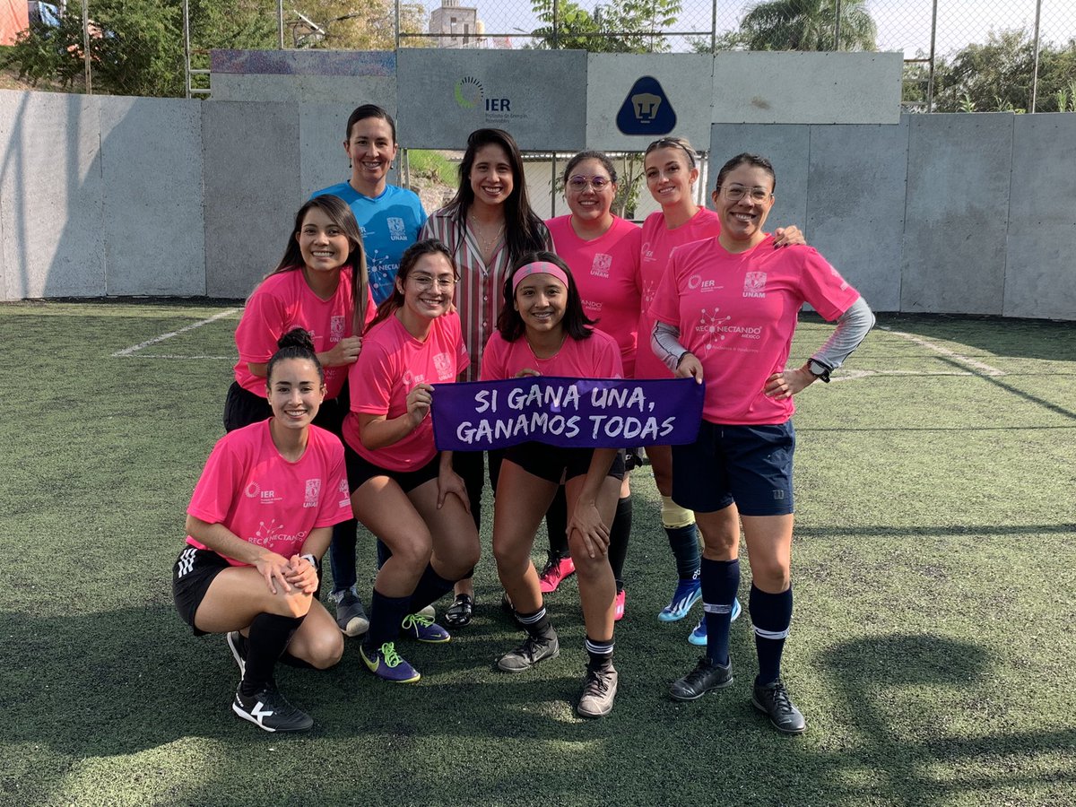 ierunam's tweet photo. Encuentro de exhibición de fútbol femenil en el marco de la Jornada “Mujeres en el deporte mexicano 🥅⚽️🏃🏽‍♀️”

Guerreras rosas vs. Guerreras azules

#PrevenirEsInvertirEnLaIgualdad #SiGanaUnaGanamosTodas #25N #POCs 💟 https://t.co/3OX879Degi