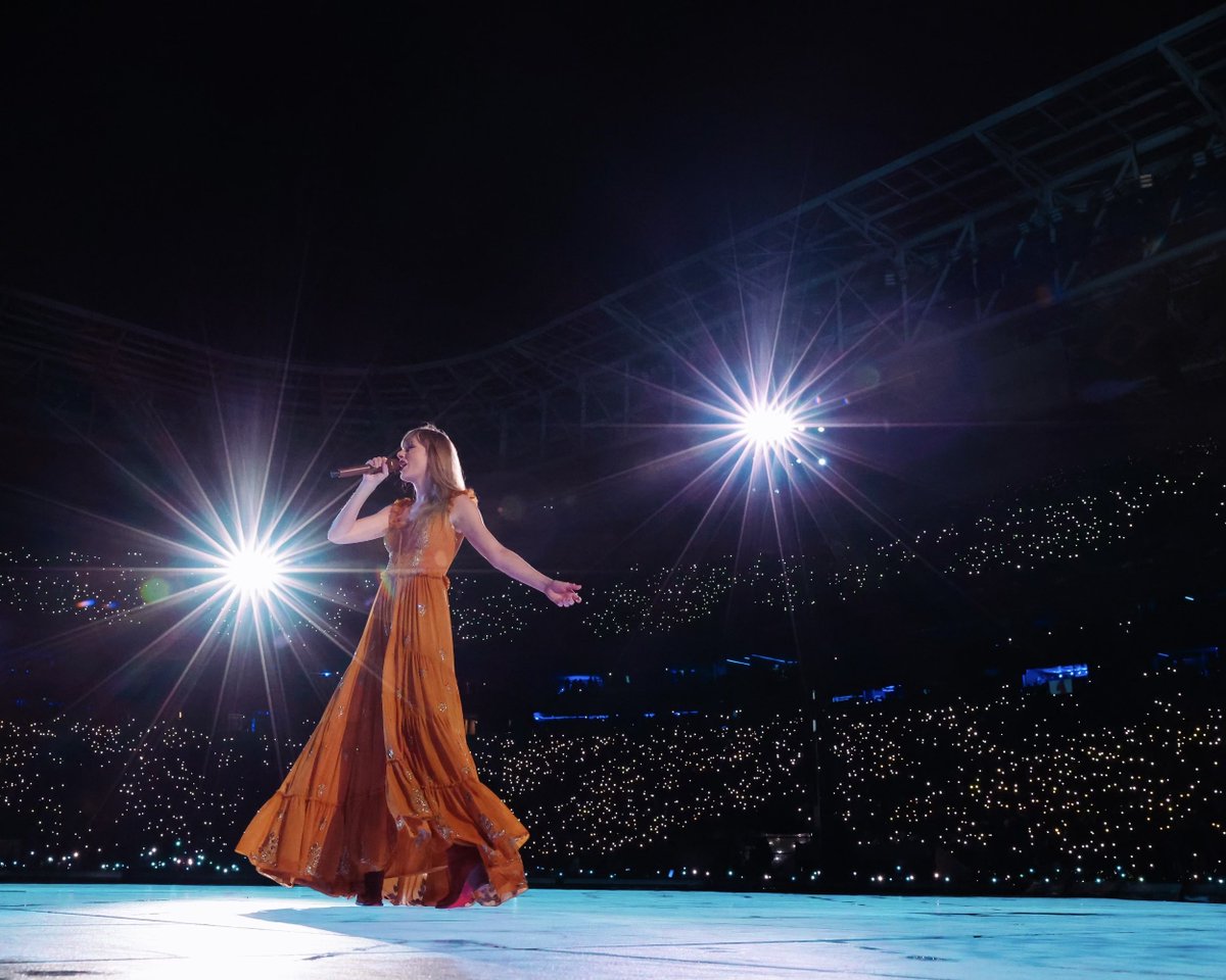 Bringing a tour to Brazil has been something I’ve dreamt of for years, and those fans blew my expectations away. We’ve officially wrapped up the 2023 Eras Tour and we got to end the year with 6 shows in Rio and São Paulo, with the most magical crowds. I’m so grateful to my