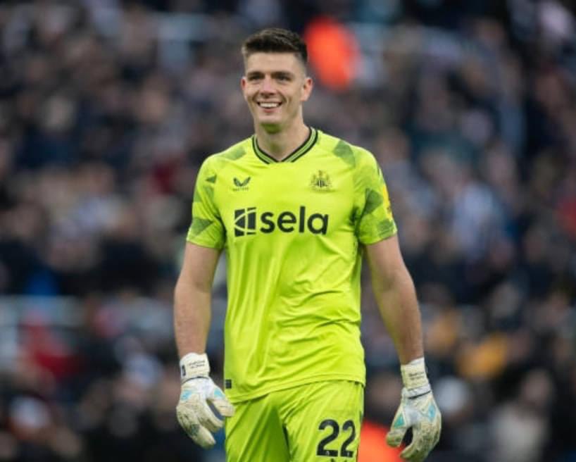 Anyone else think <a href="/DavidDixon1/">David Dixon</a> is secretly <a href="/Popey1992/">Nick Pope</a> 🤔 

Every time I see him play I think it.

#DavidisaGeordie ⚫️⚪️⚫️⚪️⚫️⚪️