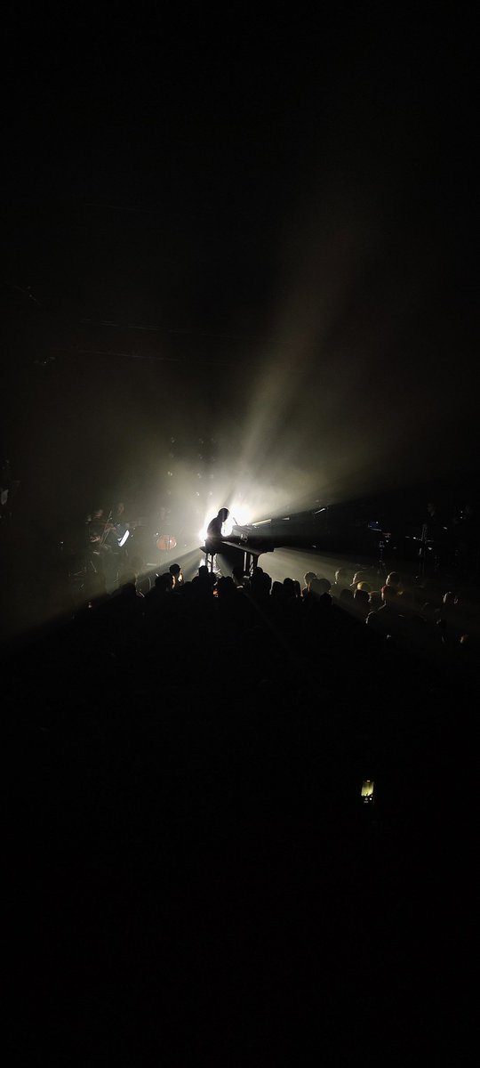 Ce soir <a href="/laakemusic/">LAAKE</a> a enflammé <a href="/LeTrianonParis/">Le Trianon</a> 🔥🔥🔥