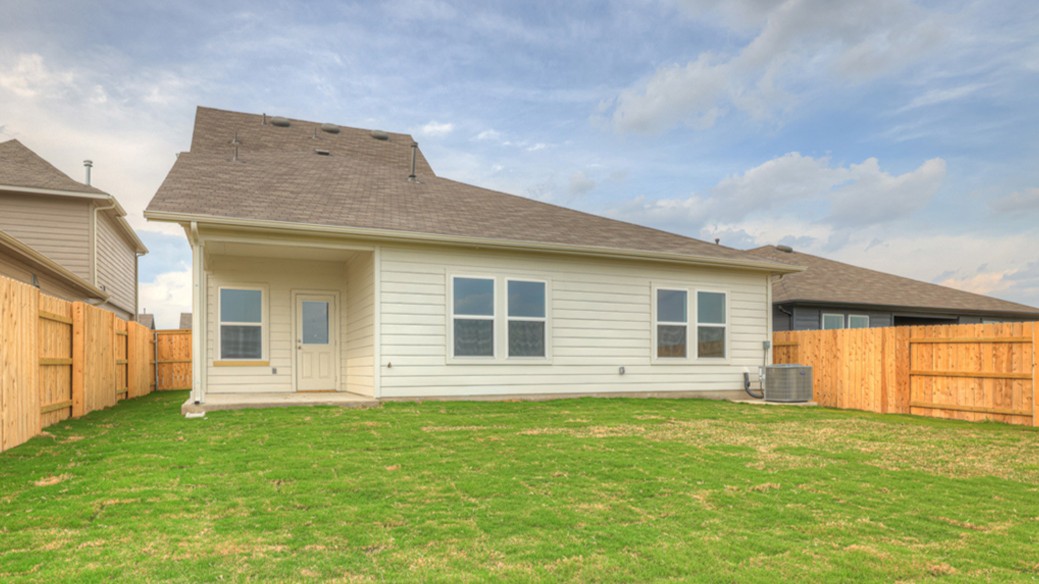 🏡 313 Merriman Rd. by <a href="/DRHorton/">D.R. Horton</a> is available now! This home features a versatile loft game room, a spacious open kitchen with a butler's pantry, and a Primary Suite with a luxurious bath.

Schedule a tour today! View more details: loom.ly/o51r380