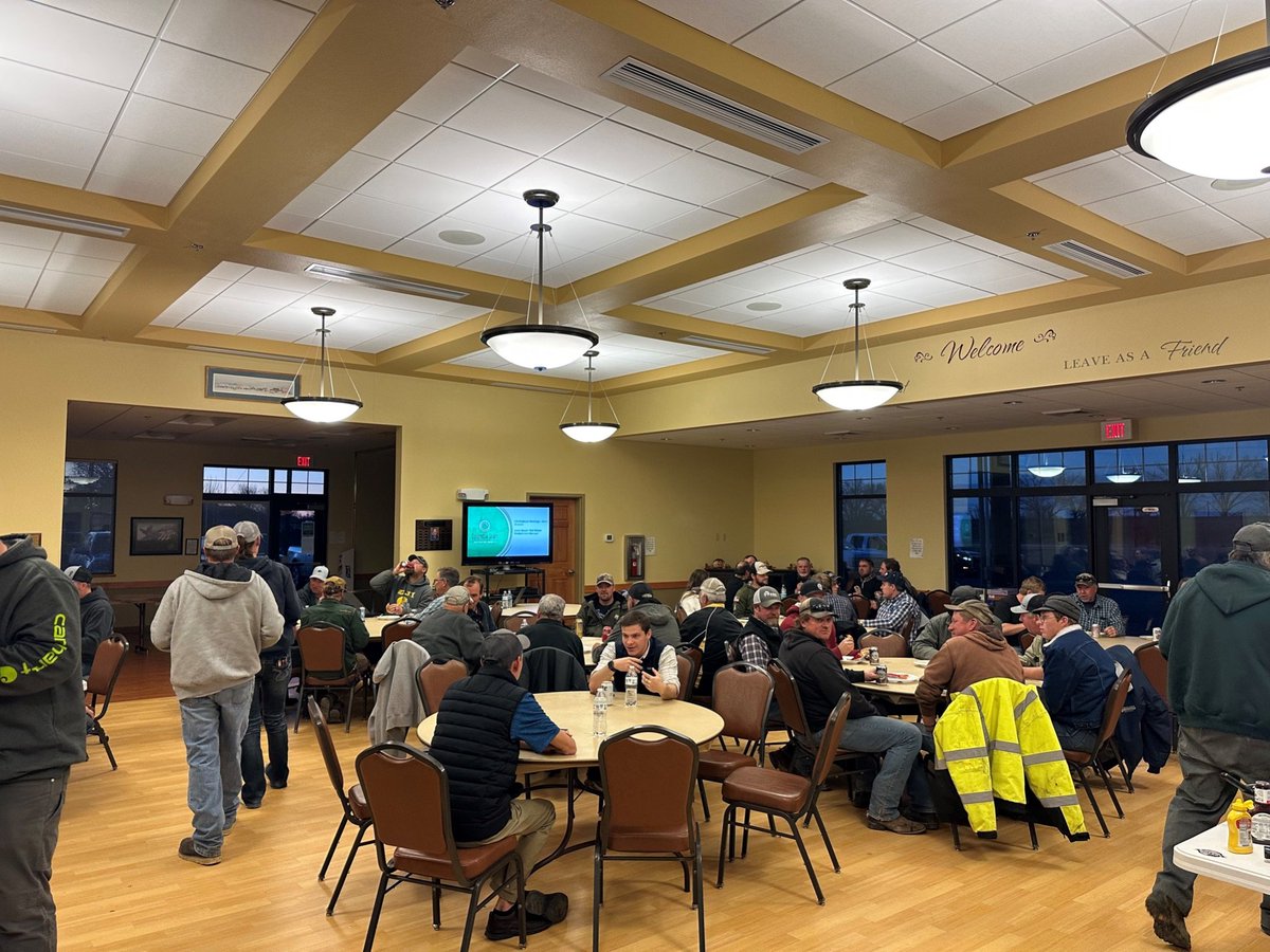 ColumbiaGrain's tweet photo. CGI’s Ryan Van Pevenage, Justin Beach, Sean Ferguson, and Phil Symons traveled to Montana to meet with local CGI team members about oilseed crops and how to use Producer Solutions in a variety of market conditions.
#ColumbiaGrain #cultivatinggrowth #MontanaAg #producersolutions https://t.co/vy6p3xSATr