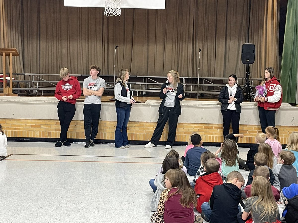 FayCtrPrincipal's tweet photo. Connersville Athletics SAC members presented the second RICHER principle today; integrity. Thank you for teaching us that integrity is doing the right thing, even when no one is looking! #readytofly #FCSCSpartanpride https://t.co/p7gn3REVQT