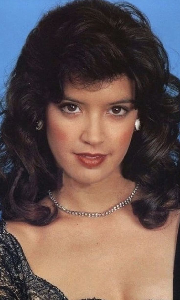 PHOEBE CATES GADTZPpXkAAgZBS?format=jpg&name=large