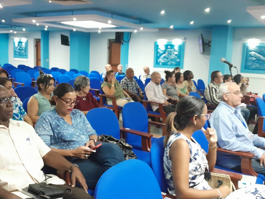 MitransCuba's tweet photo. Con la presencia de @marta_oramas, se realizó en la tarde de hoy, en la sede de @MitransCuba, ante representantes de la prensa nacional, el Lanzamiento de la II Edición de la Feria Internacional de Transporte y Logística #FITL2024 a celebrarse del 3 al 5 de abril del próximo año. https://t.co/CMCjeXxMJl