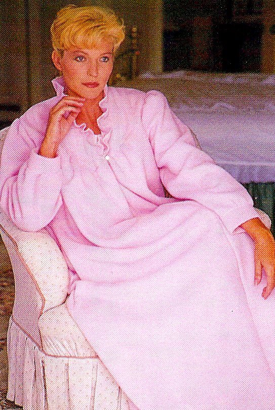 mayemusk's tweet photo. I’ve been a part time model since the age of 15. Here are some jobs in pink, my favorite color, from 2020 to 1980. #USA #Canada #SouthAfrica 
Modeling wasn’t always easy. I shared some of those struggles in my book. Never give up. 
#AWomanmakesAPlan 📖
#ItsGreatToBe75 💪👩‍🎓 https://t.co/j0nMBKgZWE