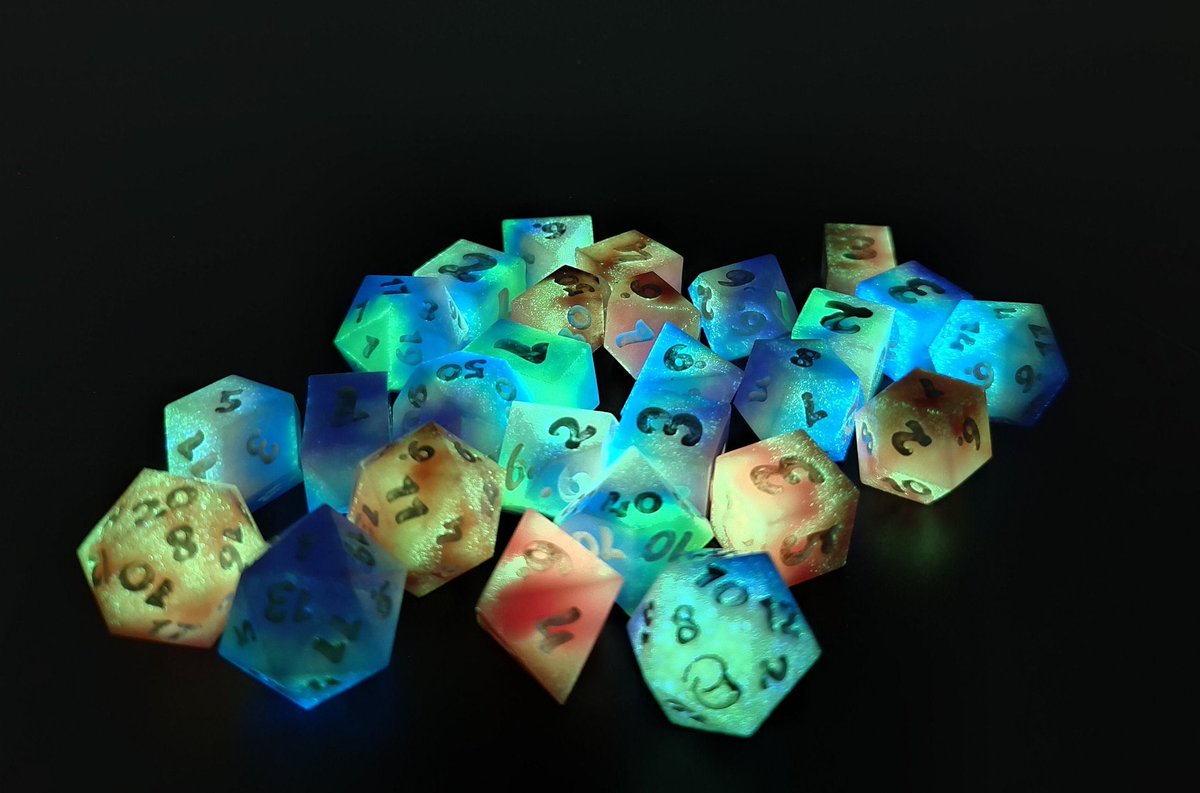 Some summer treats for the holidays!
Our icecreams glow!
#handmade #Dice
dicechaos.etsy.com/listing/160779…