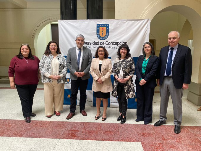 vrim_udec's tweet photo. En @juridicysocudec se realiza seminario de presentación de resultados proyecto Fondef Protocolo de actuación para la atención en justicia con enfoque de género, liderado por Vicerrectora #VRIM, @xagauche .
La actividad se inició con autoridades @PJudicialChile y @udeconcepcion. https://t.co/aBkifQDS0d