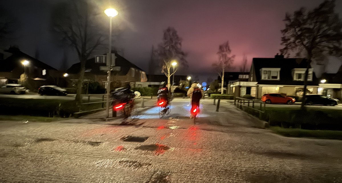JolandaBakkker's tweet photo. #hagel en een harde klap #onweer  #pasopGLAD @BuienRadarNL @MeteoVoorne @EdAldus @helgavanleur @janvissersweer @omroepwest https://t.co/LgTPFcHt6M
