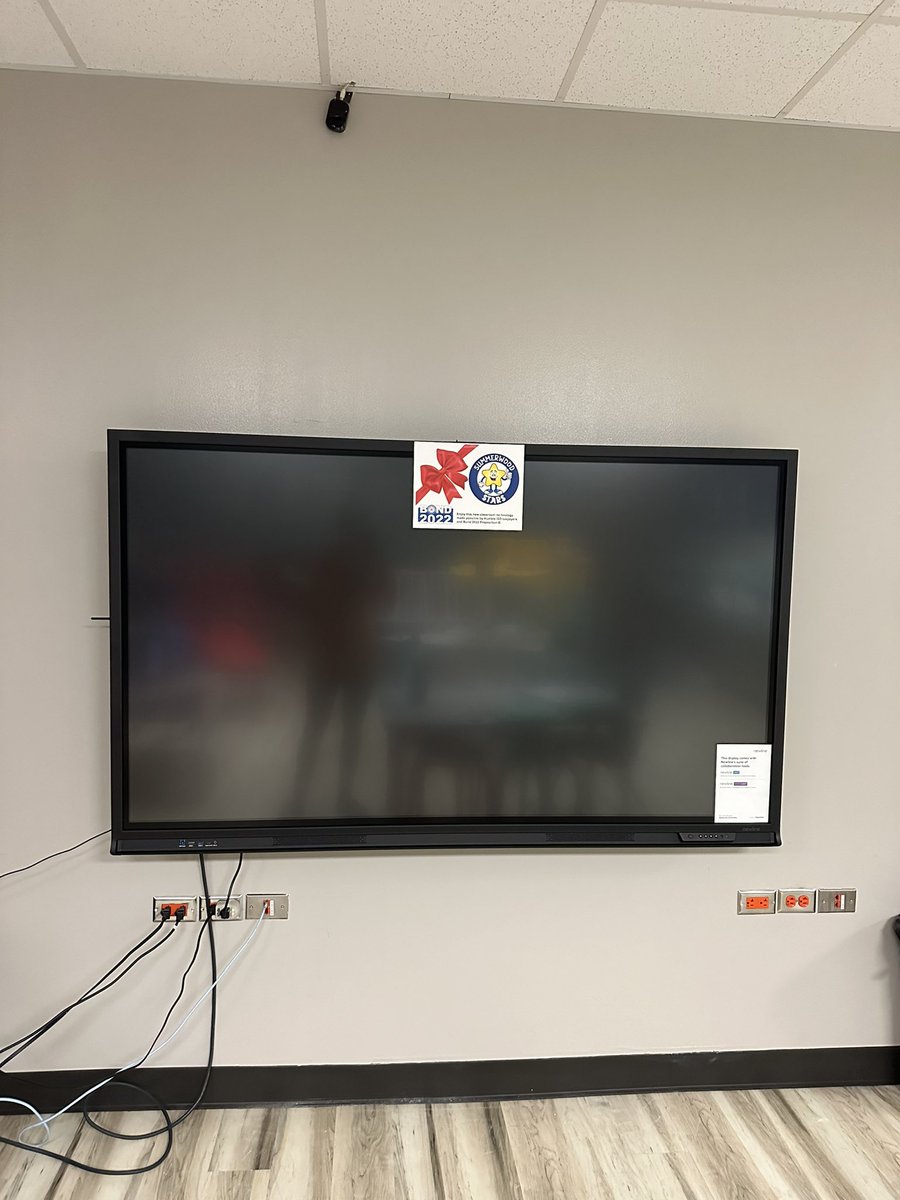 MsShirey_SWE's tweet photo. We were excited to see our newline touch screen this morning, and loved getting to use it for math today! #SWExcellence https://t.co/1L7opg4rdK