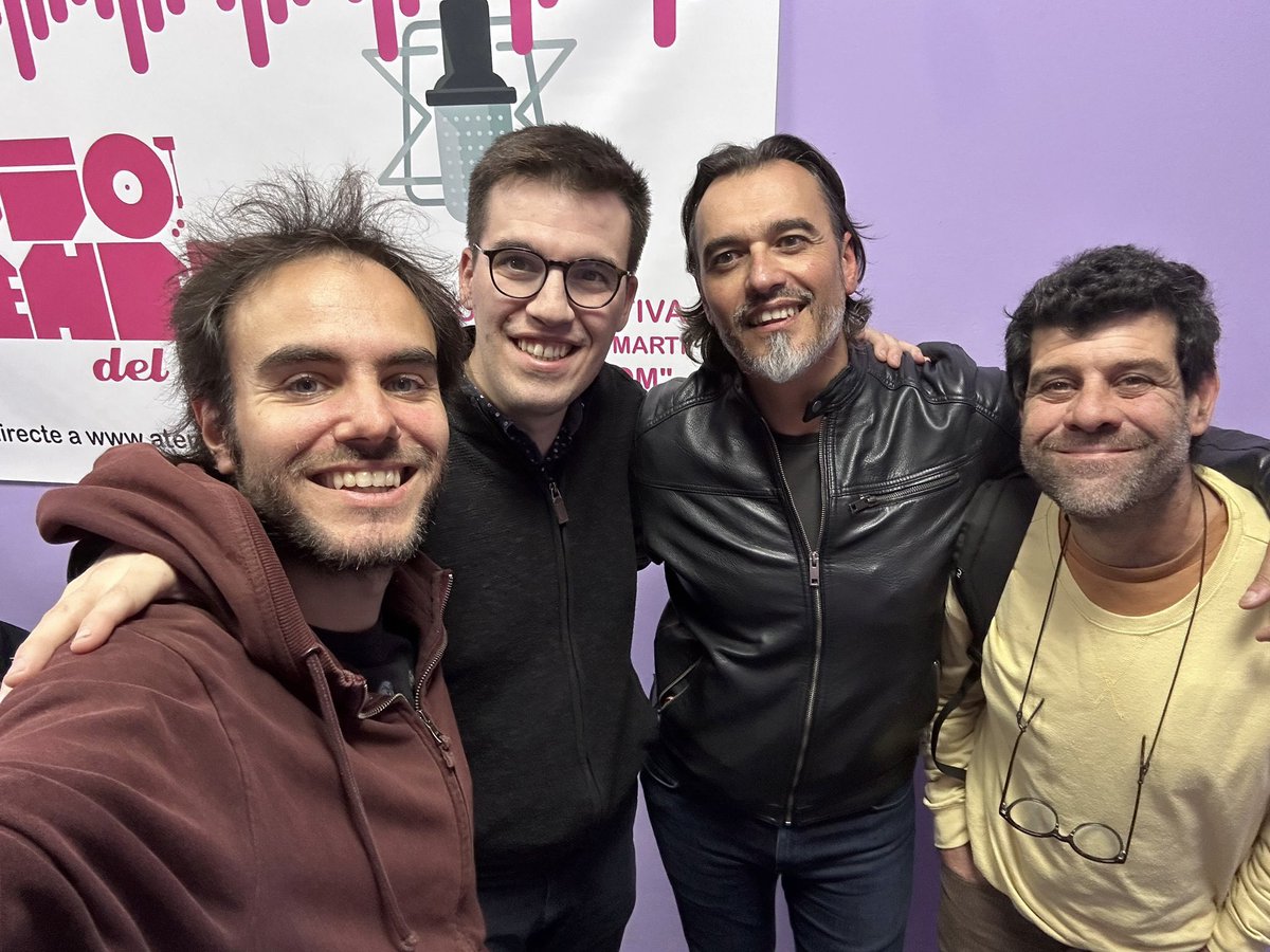 rguez_musica's tweet photo. Un buen ratito con mis queridos de @perdeterminar en la @ClotRadio #BCN 

Y que vivan las radios comunitarias y locales por su gran labor social, carajo!!!! https://t.co/t9G0XaMTlK