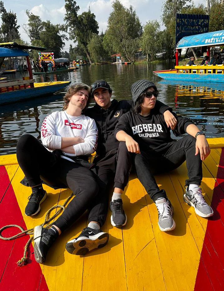 ElAlexQuackity's tweet image. latinas 😍