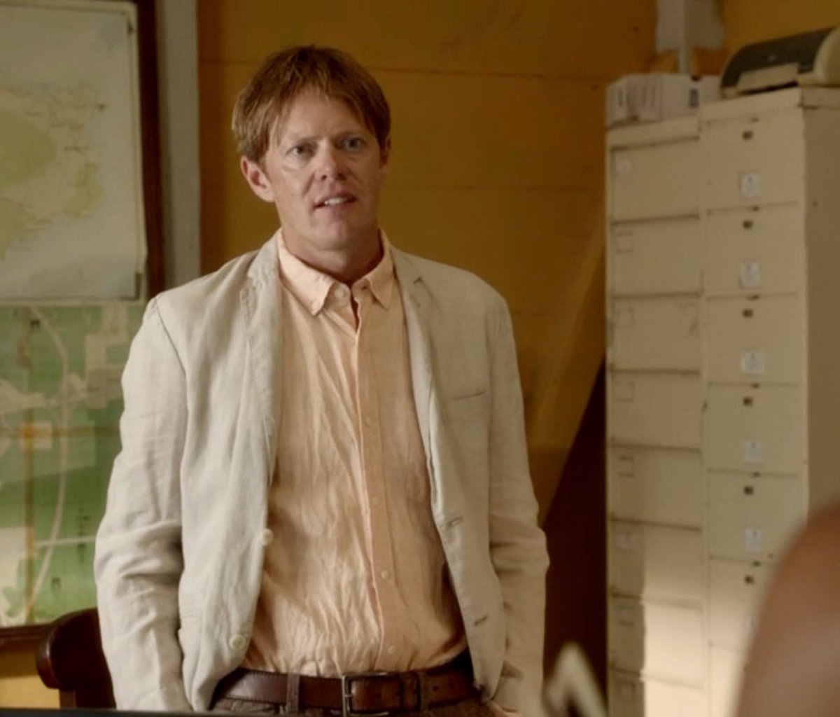 S6 E5
Aw you turned down drinks to have dinner with me, then breakfast too… before we were so rudely interrupted by the Commissioner! I can now forgive you for not including me in the numbers for Martha’s farewell party! See you soon… I think…
#deathinparadise #HarryTheLizard