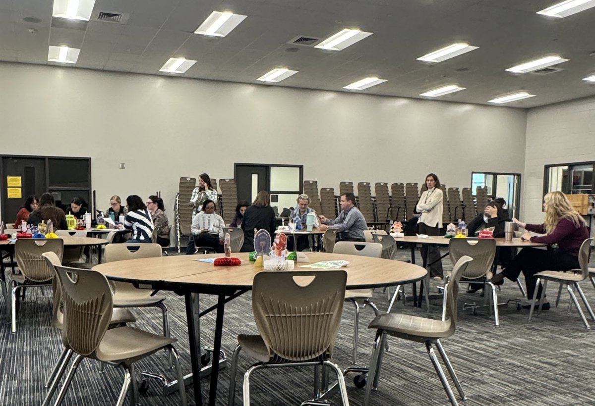 Check out today’s Lunch &amp; Learn with <a href="/MCHS_Rams/">RamNation</a>:
Digital review ideas ✅
Tech free review games ✅
Christmas music ✅
Holiday decorations ✅
Snacks ✅

Love to make connections with teachers alongside the Instructional Coaches team! #RPND