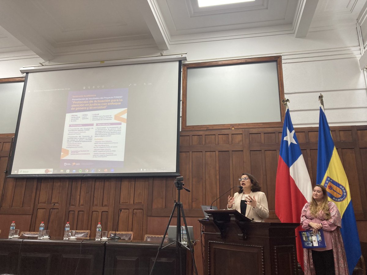 vrim_udec's tweet photo. En @juridicysocudec se realiza seminario de presentación de resultados proyecto Fondef Protocolo de actuación para la atención en justicia con enfoque de género, liderado por Vicerrectora #VRIM, @xagauche .
La actividad se inició con autoridades @PJudicialChile y @udeconcepcion. https://t.co/aBkifQDS0d