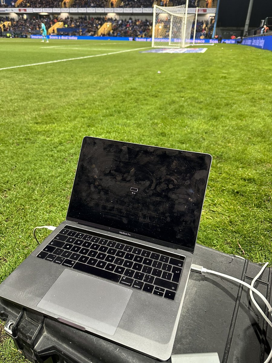 richardault83's tweet photo. A draw is the very least we deserved, well played lads 👏
I’m off to try and bring the frozen MacBook back to life #MacProblems 🥶 https://t.co/QkkgR7H045