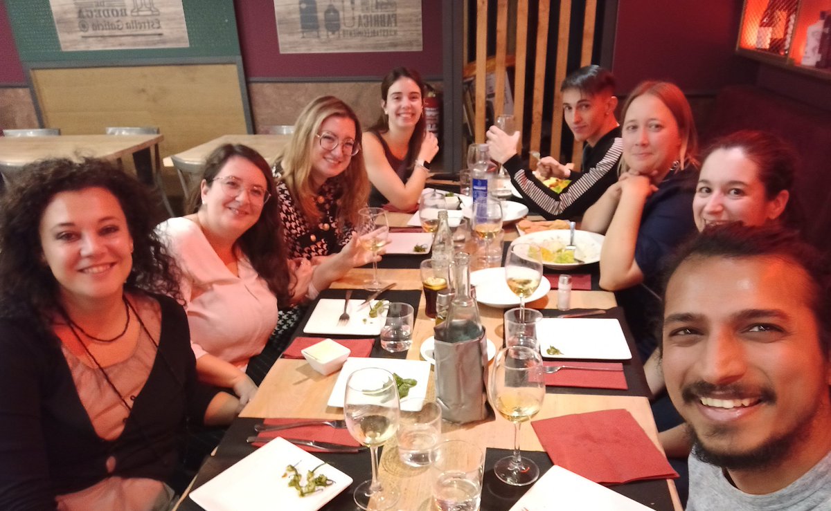 Dinner with the lab! 🤩🎉It was really fun guys😊