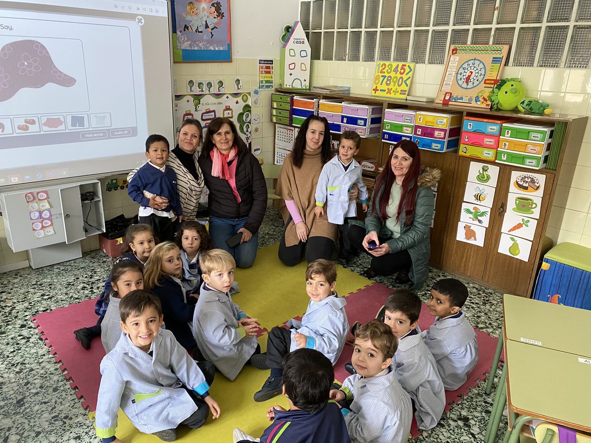 FECSanJoseVva's tweet photo. 🇭🇺🇵🇱🇪🇸¡2º día de Job Shadowing por nuestro profesorado Erasmus. Alumnado y profesora aprenden intercambiando idiomas y cultura! #ErasmusPlus Servicio Español para la Internacionalización de la Educación  #JobShadowing #FECSanJoséVva @sepiegob @colegiosfec https://t.co/Z321d9AH3P