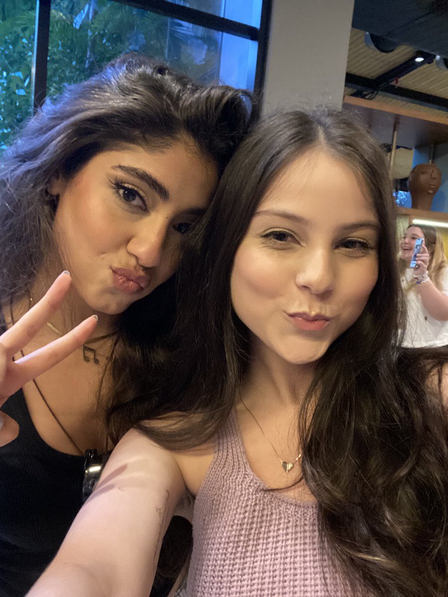 lexisabrams's tweet photo. minhas duas pessoas preferidas no mundo 🤍 https://t.co/9KB7eHoRo7