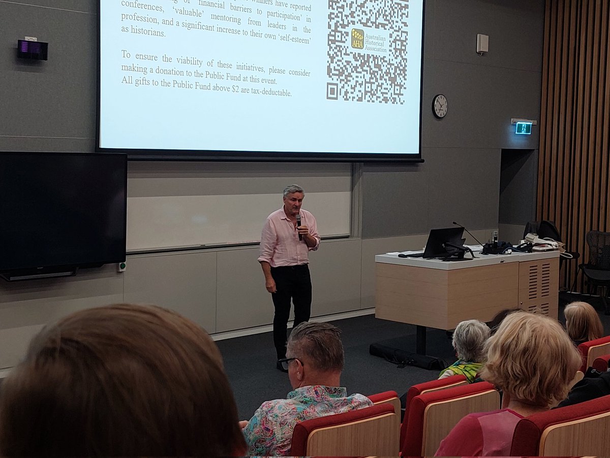 Thanks <a href="/AustHistAssoc/">AHA (Australia)</a> and <a href="/Sydney_Uni/">University of Sydney</a> for an entertaining evening with <a href="/rgloveroz/">richard glover</a> talking about how studying history encourages empathy and how far Australia has travelled as a country in the past 70 years.