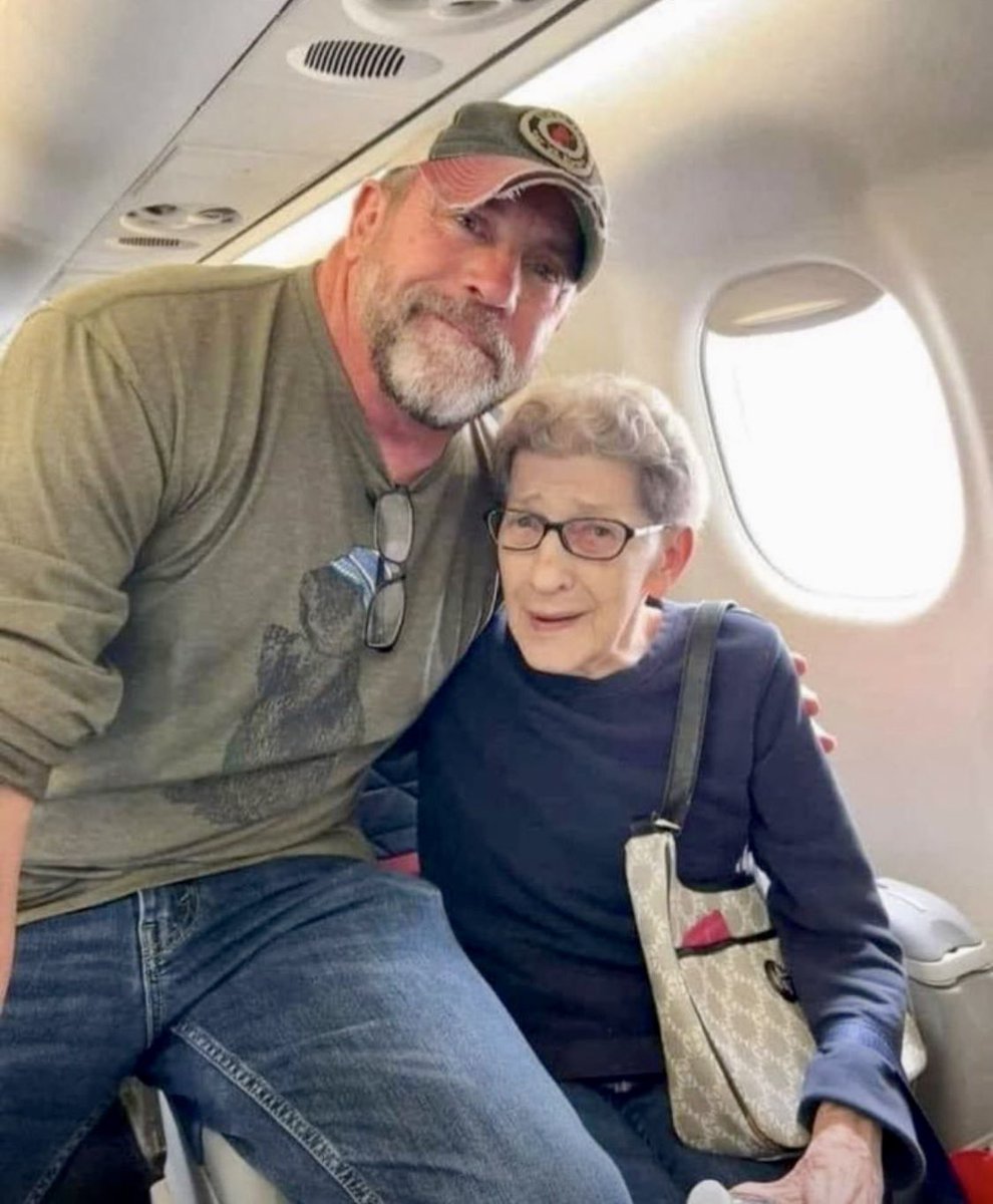 'I love looking for the good in the world! As I flew up to Washington today, I had this cute little 94-year-old lady get on my plane. She was frail and had a hard time getting back to her seat. There was a bit of confusion about where she was supposed to be seated. In…