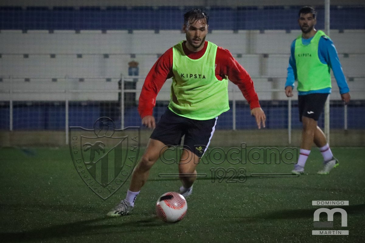 ⚽️🏃👏

Segundo día de la semana, segundo día de entrenamiento para nuestro primer equipo.

Puliendo detalles para encarar el #CDRocianaArocheCF del próximo domingo 💪

#CDRociana
#CDRociana20232024