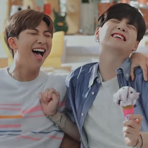 NevenelVento's tweet photo. #sugaweek #namday https://t.co/MnvRx4HOEz