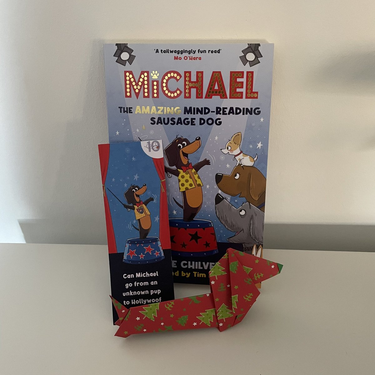 🐶🌭COMPETITION O’CLOCK 🐶🌭I’m giving away a festive Michael bundle including a copy of Michael the Amazing Mind-reading Sausage Dog, a Michael bookmark and origami Christmas dachshund! Follow me + Michael's illustrator, @mrtimdraws + RT by Dec 3rd, 8pm to enter. UK+Eire only.
