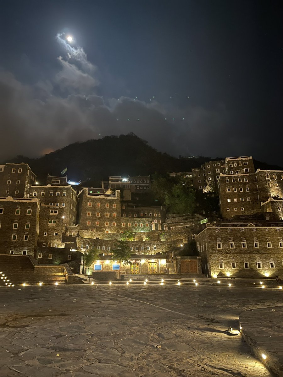 ab88al's tweet photo. @Rijal_Alma2030 صورة حية بتاريخ اليوم بالتزامن مع أعلان فوز المملكة باستضافة إكسبو 2030 https://t.co/TNh7uBQmQk