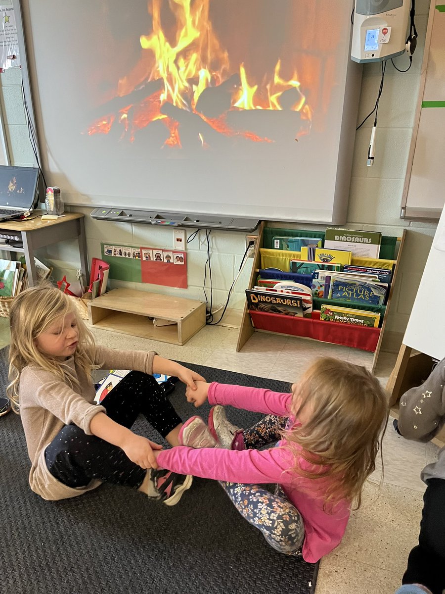 A little yoga by the fire light to warm us up on chilly day!! 🧘‍♀️ @dtrkinder2 @DiamondTrailPS