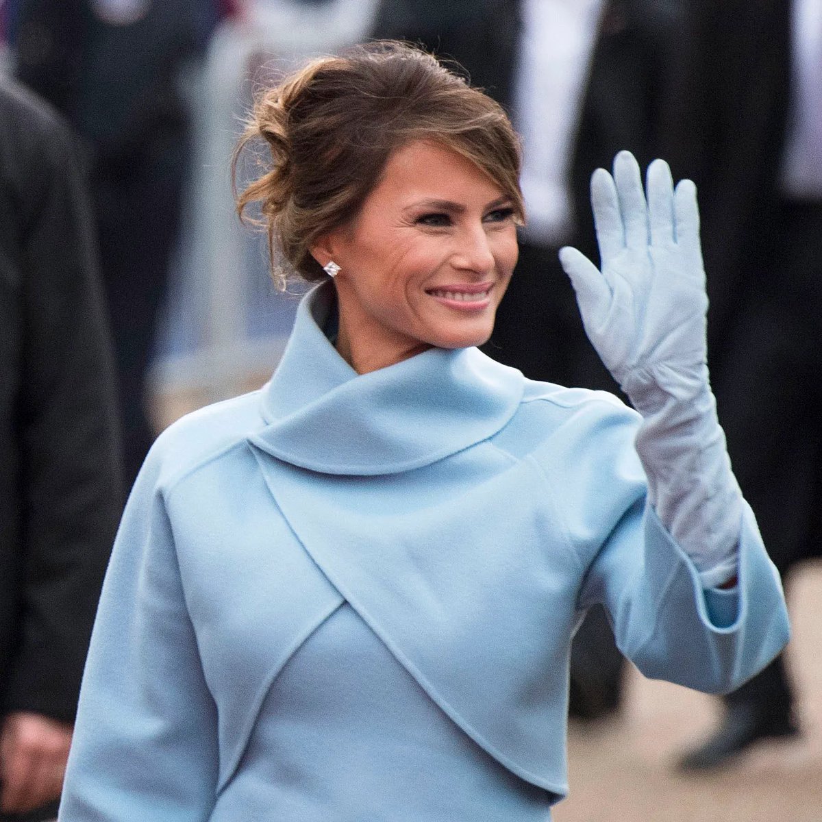 ciderater's tweet photo. @Out5p0ken I was hoping she’d wear the light blue Snuggie that she wore at the (cue screeching violins) the inauguration. https://t.co/i98OFJqxAp